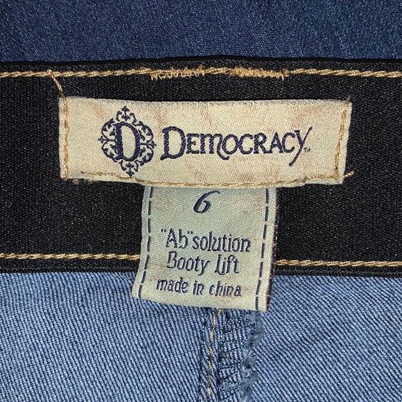 Democracy Booty Lift Jeans - Picture 3 of 7